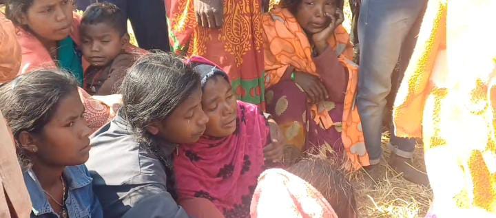 ठंड से बचने के लिए पुआल का लिया था सहारा, मां-बच्चे की जलकर हो गई मौत, परिजनों में मचा कोहराम