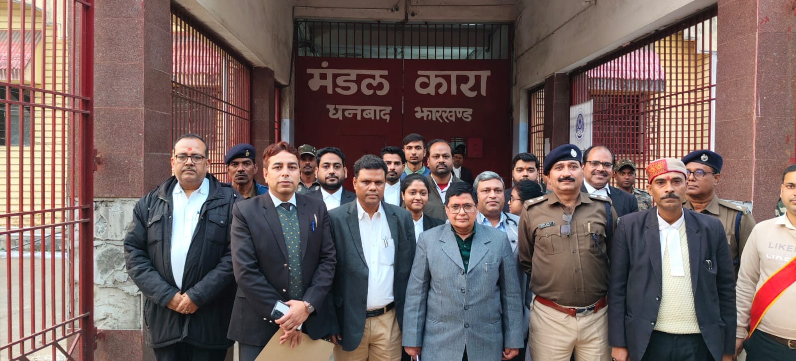 धनबाद मंडल कारा का निरीक्षण: तेरह बंदियों के उम्र निर्धारण के लिए बोर्ड गठित करने का आदेश 