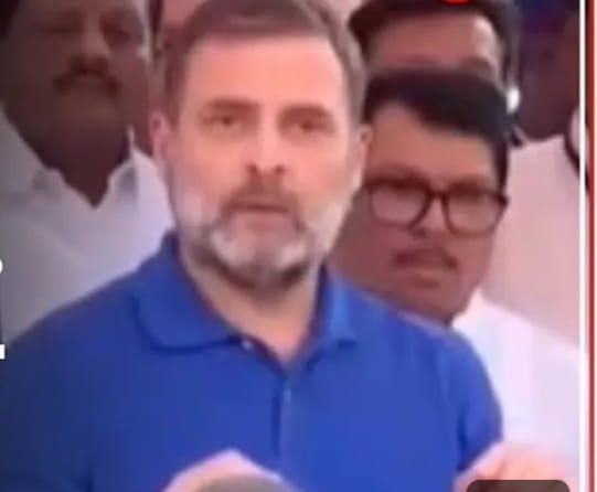आक्रामक हुई कांग्रेस तो प्रतिपक्ष के नेता राहुल गांधी के टी शर्ट का बदल गया रंग !
