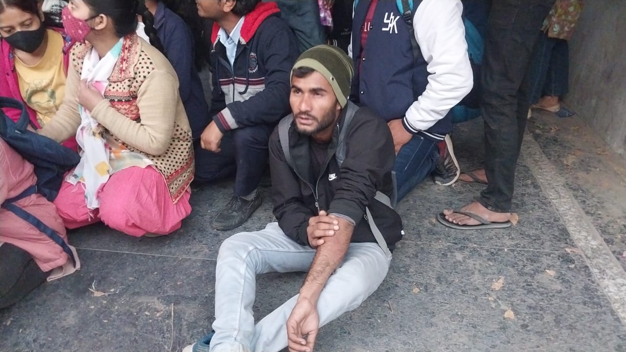 पटना बीपीएससी कार्यालय के बाहर अभ्यर्थियों पर लाठी चार्ज, 70 वीं पीटी परीक्षा कैंसिल करने की कर रहे है मांग