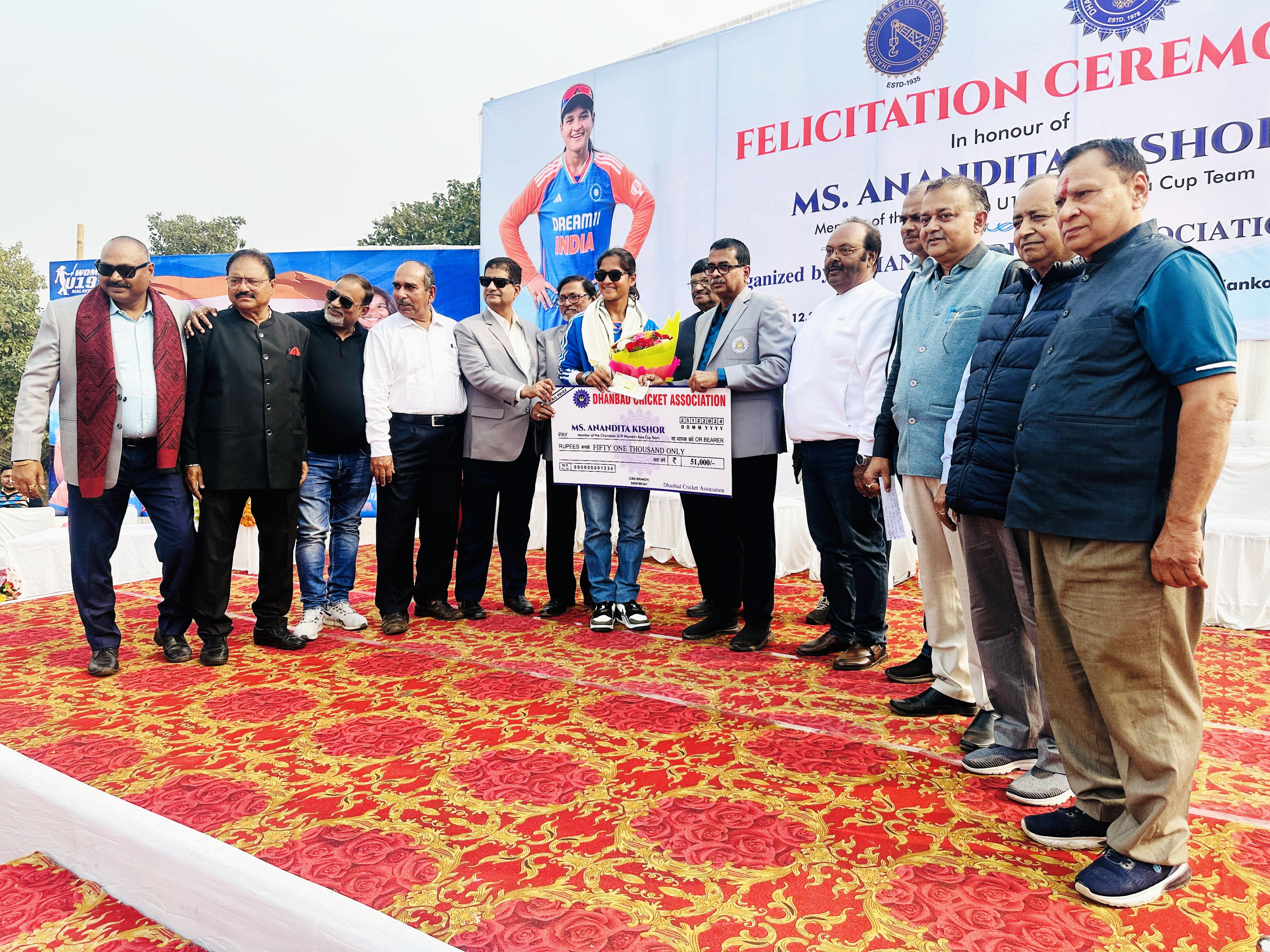 धनबाद की इस बेटी ने किया कमाल, पढ़िए-आखिर क्यों सीएम से लेकर सभी दे रहे बधाई 