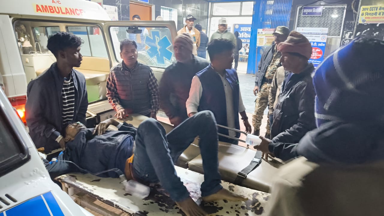 BIG BREAKING : दुमका में सर-ए-शाम स्वर्ण व्यापारी के साथ लूटपाट, विरोध करने पर अपराधियों ने मारी गोली