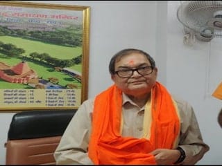 IPS की नौकरी त्याग कर धर्मार्थ कार्य में लगे आचार्य किशोर कुणाल का निधन, जानिए उनके बारे में