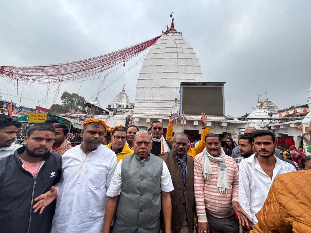 झारखंड कांग्रेस प्रदेश अध्यक्ष ने बाबा मंदिर में लगाई हाजरी, सभी की खुशहाली की कामना की