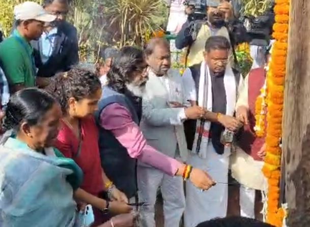 खरसावां गोलीकांड के 77वीं बरसी पर सीएम ने शहीदों को दी श्रद्धांजलि, कहा- उनके संघर्षों के कारण ही अलग राज्य का सपना साकार हुआ