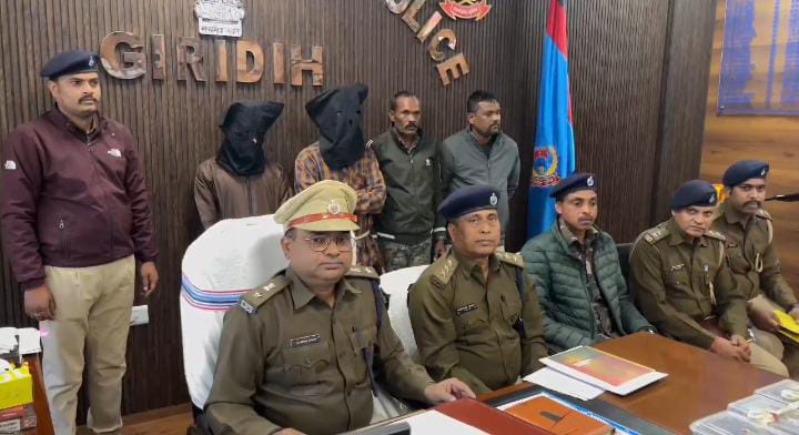 जमशेदपुर के बदमाश गिरिडीह में मचा रहे उत्पाद! पुजारी के घर डकैती का खुलासा, हथियार के साथ दो लुटेरे गिरफ्तार