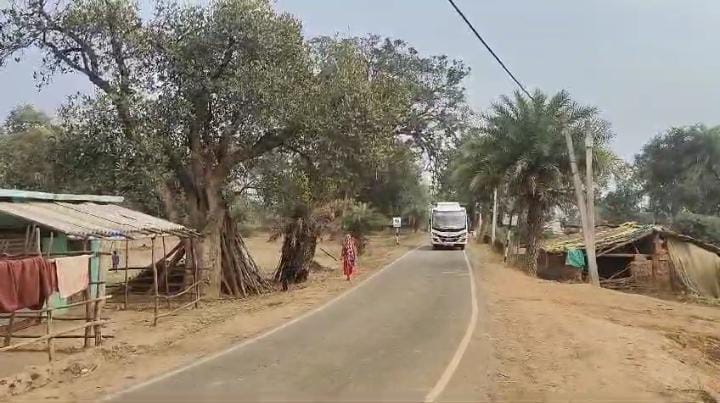 गुमला के लिए वरदान साबित हो रही है पीएम की जन-मन योजना, सुदूरवर्ती क्षेत्रों में हो रहा कई सड़कों का निर्माण, ग्रामीणों में खुशी का माहौल