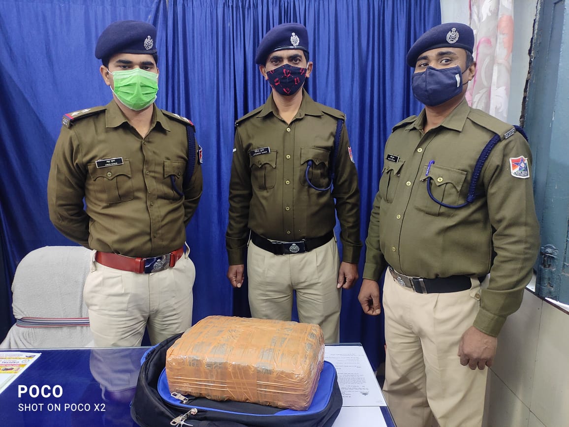 पुरुषोत्तम एक्सप्रेस से 50 हजार का गांजा बरामद