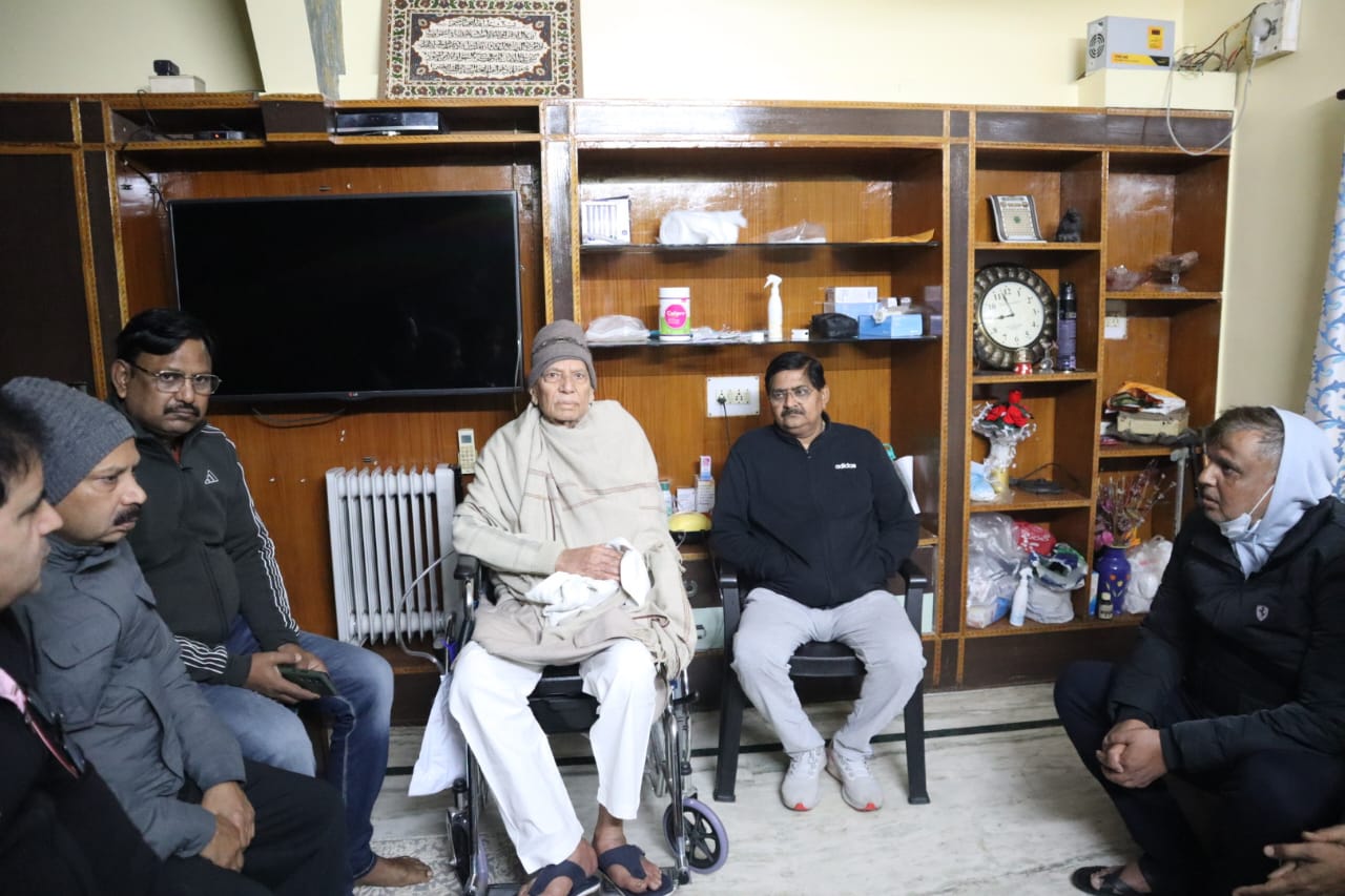 Dhanbad: पूर्व मंत्री मन्नान मल्लिक की पत्नी का निधन, आज ही होंगी सुपुर्द ए ख़ाक