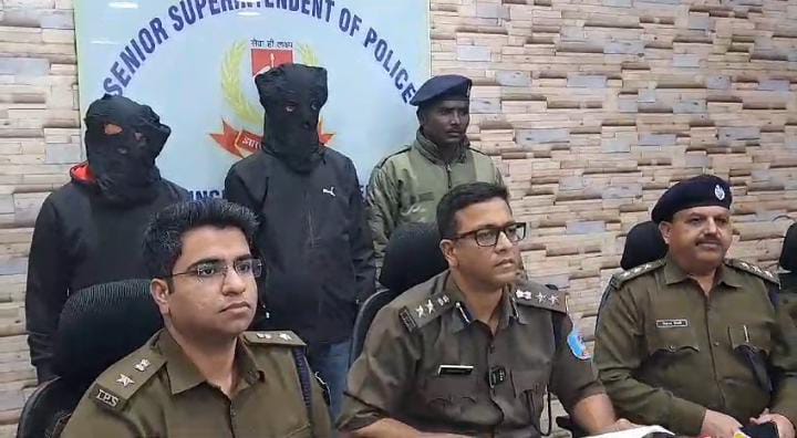 जमशेदपुर:सोनारी पुलिस ने 24 घंटे के भीतर सूरज प्रमाणिक हत्याकांड का किया खुलासा, मामले में तीन को हथियार के साथ दबोचा