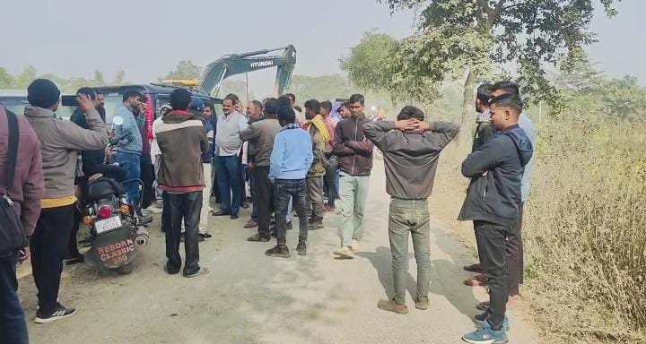 गढ़वा में रैयतों ने रुकवाया सड़क निर्माण कार्य, अधिकारियों के लाख समाझाने पर भी नहीं हुआ असर, पढ़ें क्या है वजह