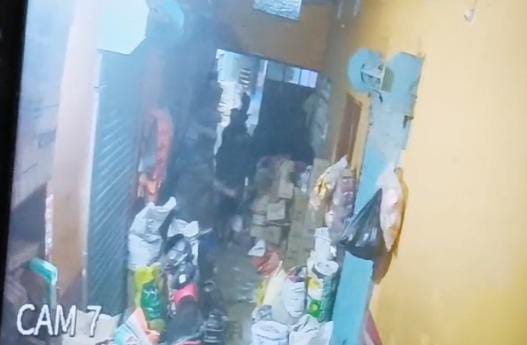 Breaking:गोलीबारी और बमबाजी से थर्राया अररिया! लूटपाट का विरोध दुकानदार को पड़ा भारी, बदमाशों ने बेटे को मारी गोली, पढ़ें पूरा मामला