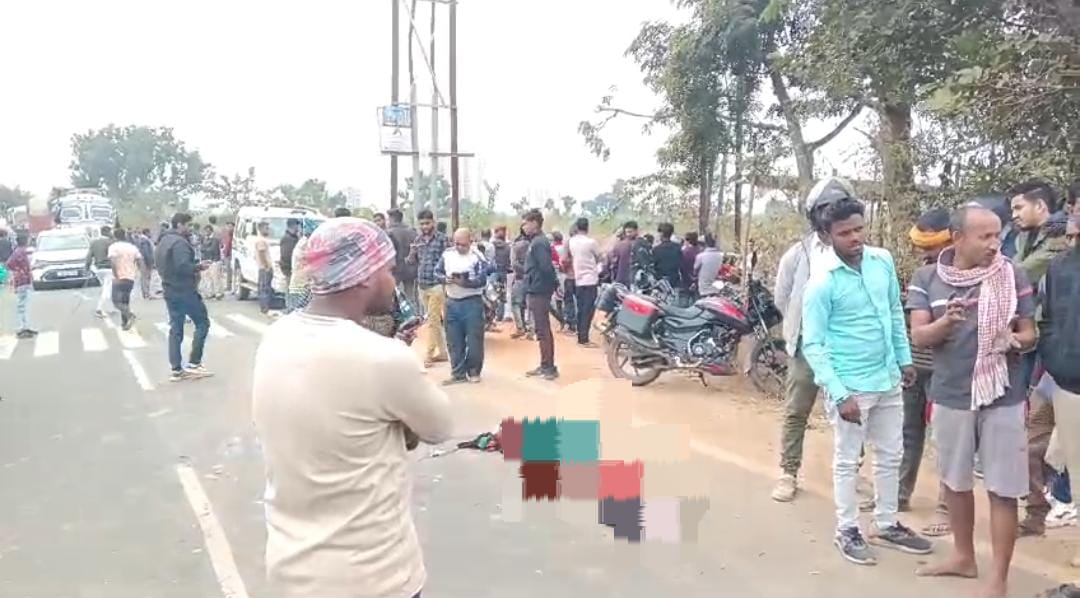 देवघर: ट्रक ने स्कूटी सवार को लिया चपेट में, कुचल कर महिला की मौत, आक्रोशित लोगों ने किया सड़क जाम