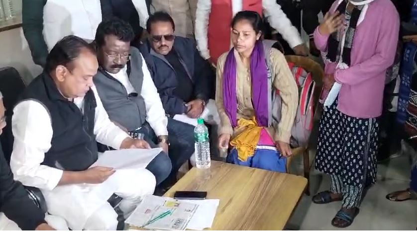 जनता दरबार लगाकर मंत्री इरफान अंसारी ने सुनी लोगों की फरियाद, ऑन स्पॉट हुआ समस्या का समाधान