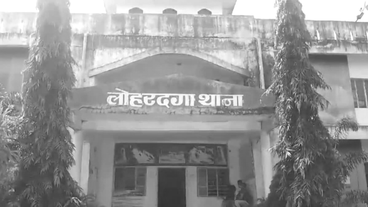 लोहरदगा के एक लॉज में मिली युवक की लाश, मची सनसनी