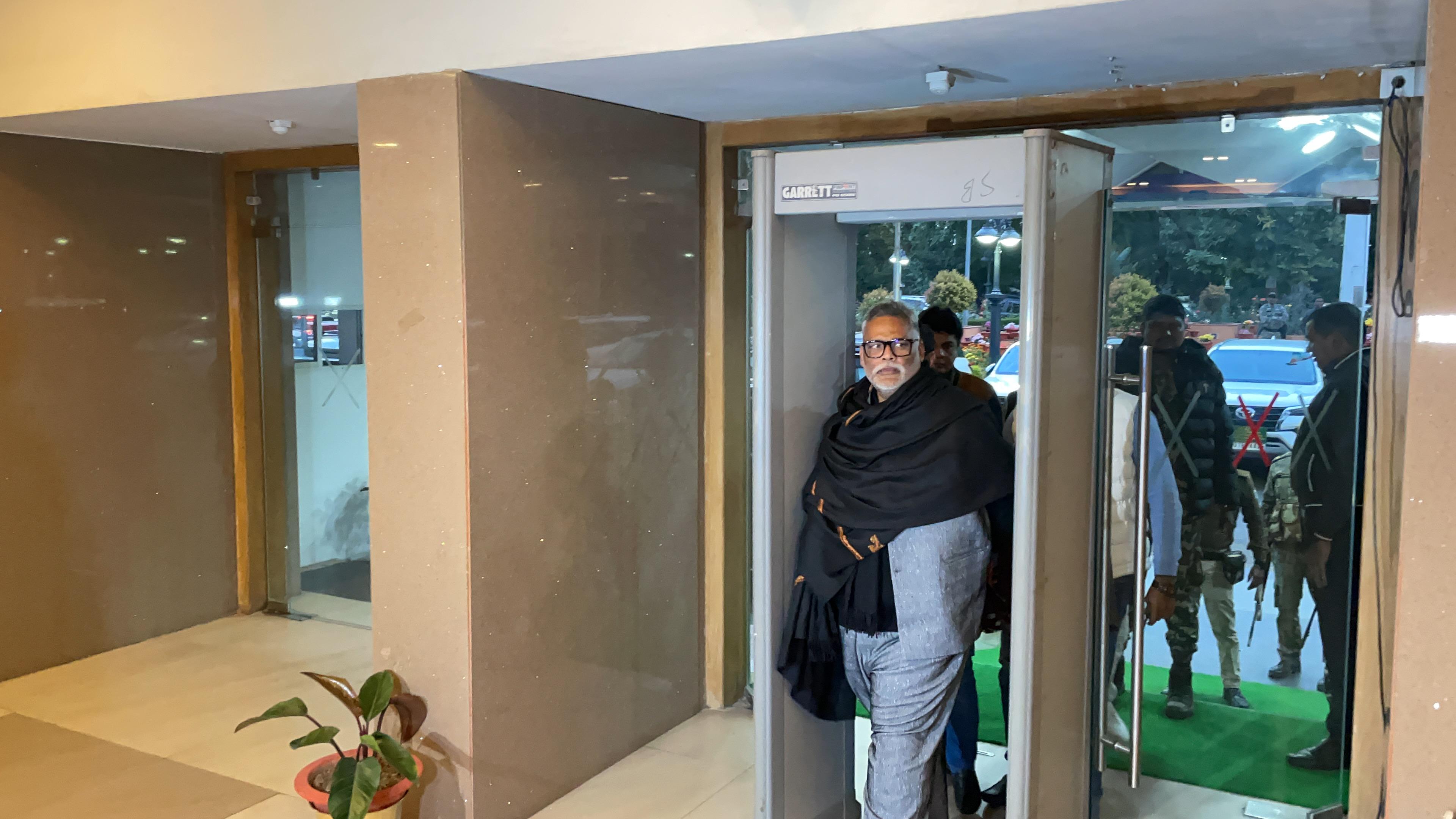 कैबिनेट की बैठक के बीच मंत्रालय पहुंचे सांसद पप्पू यादव, चर्चाओं का बाजार गर्म