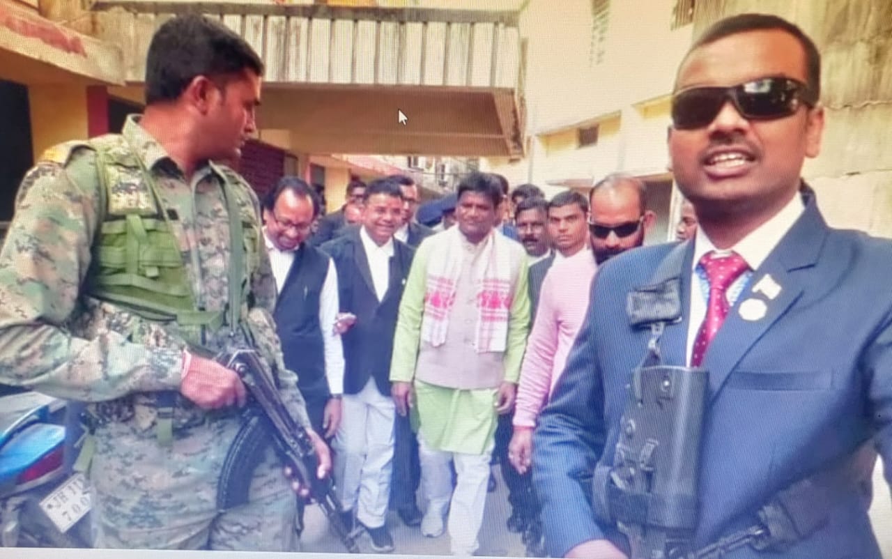 Dhanbad: सांसद ढुल्लू महतो और उनके विधायक भाई को एमपी-एमएलए की विशेष अदालत ने किस मामले में किया बरी, पढ़िए