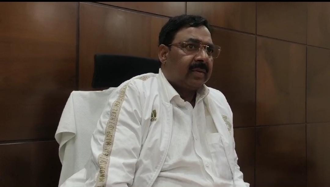 दुमका: एक्शन में मंत्री संजय प्रसाद यादव, जामताड़ा के श्रम अधीक्षक को शोकॉज का आदेश