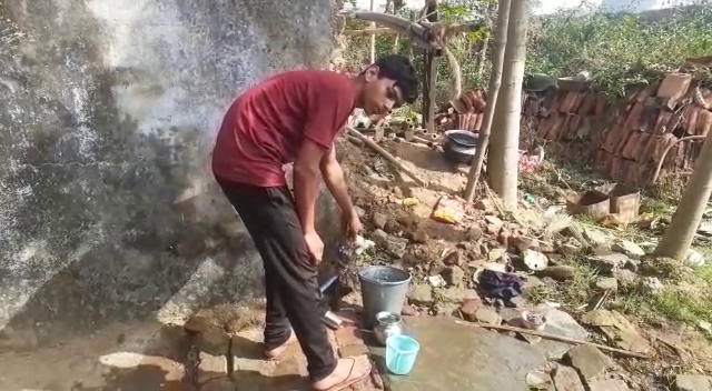 पडुवा पेयजलापूर्ति योजना : प्यासे ही रह गए संताल बहुल टोले, विरोध के स्वर हुए तेज