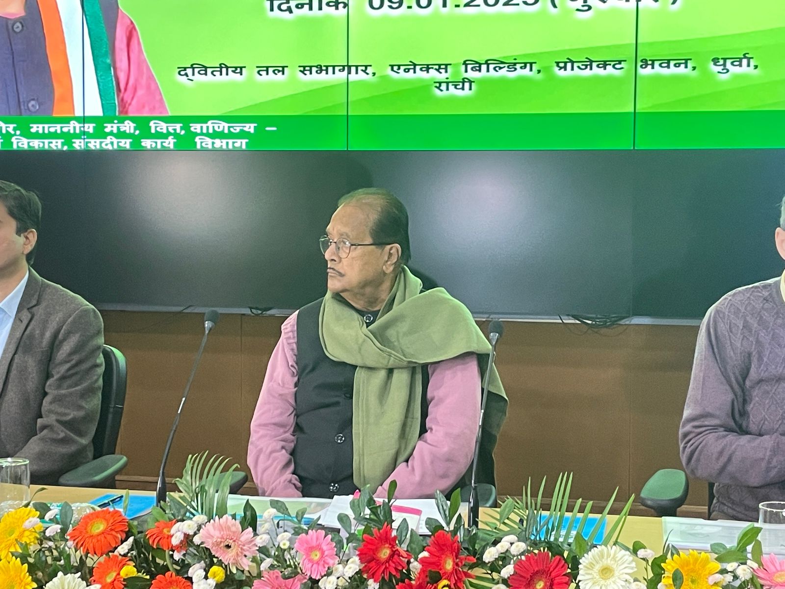 राजस्व संग्रह पर समीक्षा बैठक! कोयला के साथ स्टोन चिप्स में लूट, मंत्री की अधिकारियों को दो टूक,धनबाद पर रहेगी विशेष नजर 