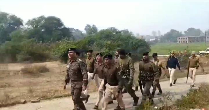 औरंगाबाद में नक्सलियों ने मचाया तांडव! सड़क निर्माण कंपनी में लगी जेसीबी को किया आग के हवाले, पढ़ें मामले पर एसडीपीओ ने क्या कहा