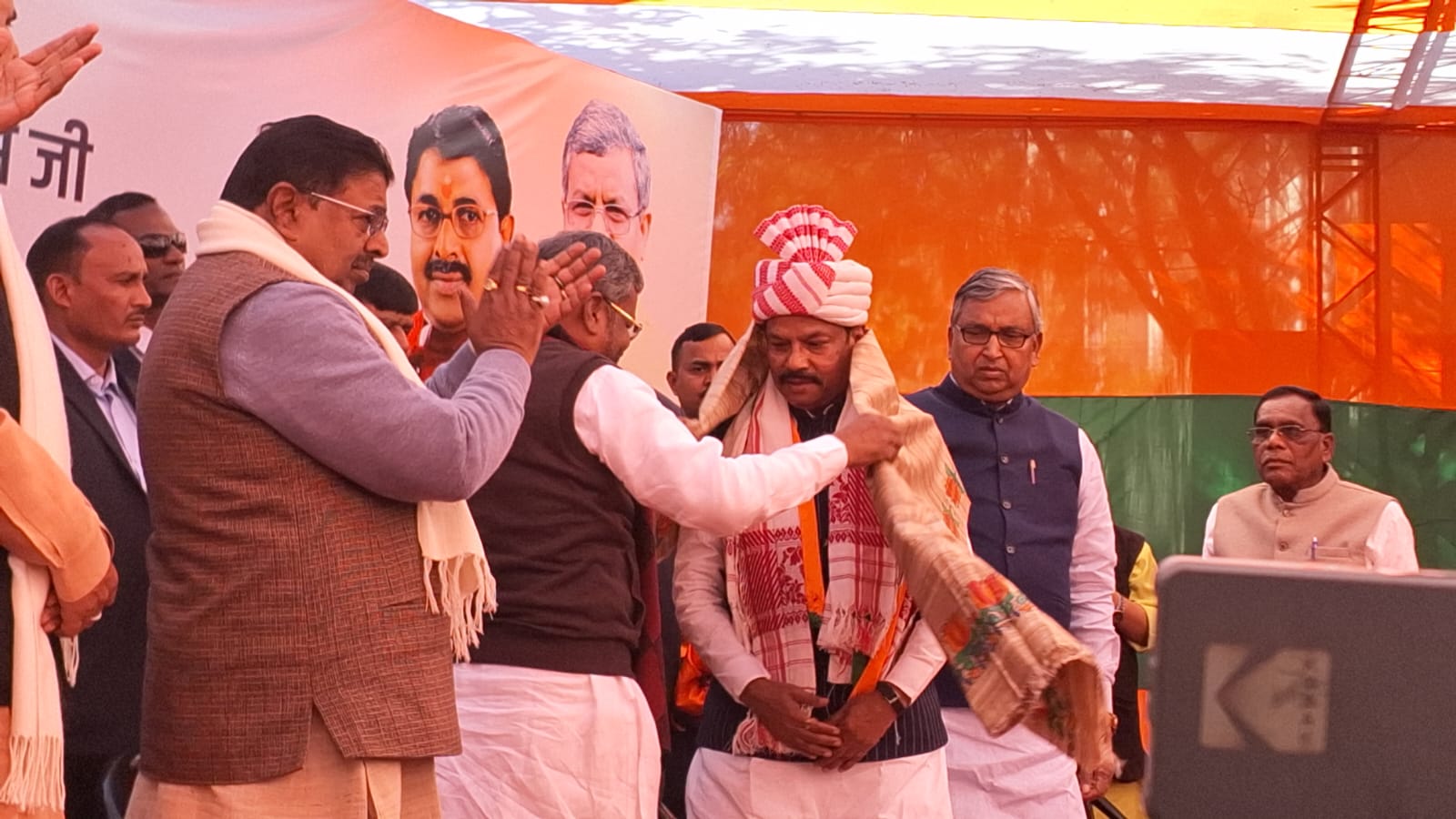 BIG BREAKING: रघुवर दास भाजपा में हुए शामिल, प्रदेश अध्यक्ष ने किया स्वागत