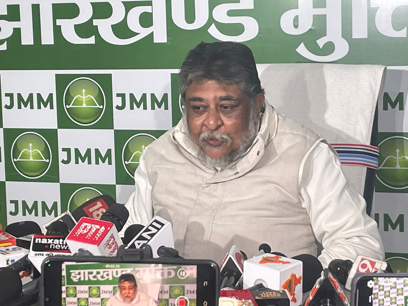 2019 में हेमंत के बाउंसर से रिटायर्ड हुए खिलाडी भाजपा की पिच पर वापस आये बैटिंग करने: जेएमएम