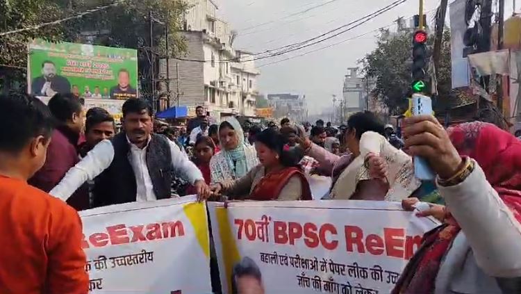 बिहार बंद: पप्पू यादव के नेतृत्व में BPSC छात्रों का विरोध प्रदर्शन, अशोक राजपथ पर बंद के समर्थकों ने की आगजनी, NH-31 भी जाम