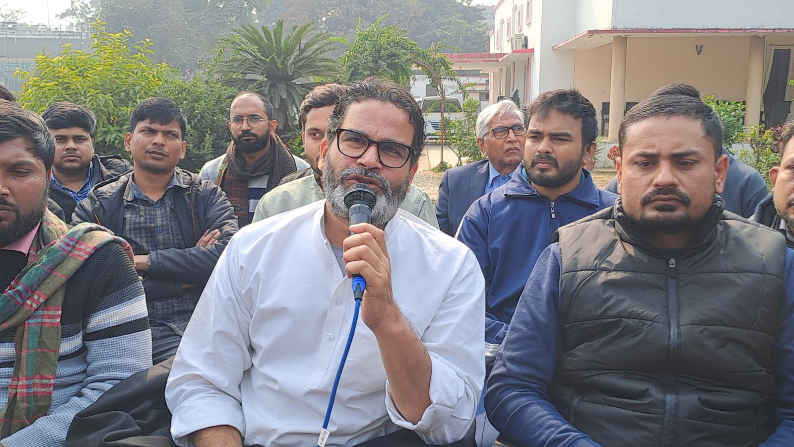 Bihar Politisc:प्रशांत किशोर के अनशन  को लेकर राज्यपाल ने की पहल, आज अभ्यर्थियों का डेलिगेशन से बात करेंगे महामहिम