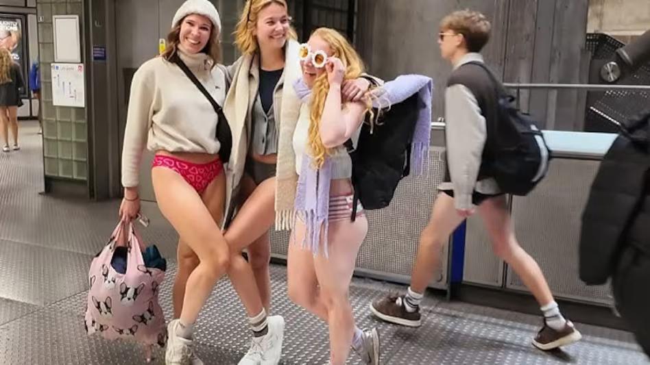 लंदन मेट्रो में सुबह-सुबह अंडरवियर में पहुंचने लगे लड़के और लड़कियां, जिसने देखा रह गया हक्का बक्का, जानिए क्या है नो ट्राउज़र ट्यूब राइड
