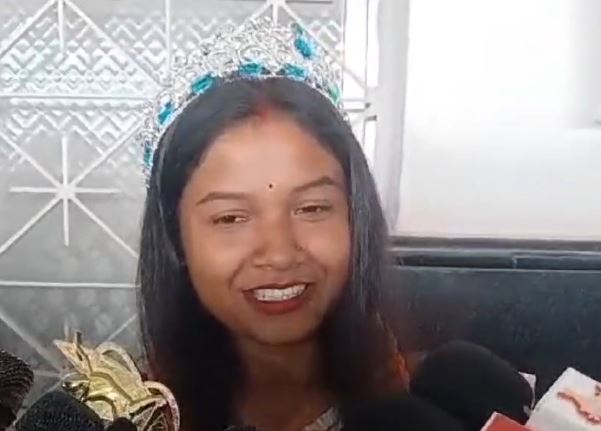 वर्ल्ड ग्लोबल ट्राइबल क्वीन बनीं रांची की पूजा लकड़ा, खूंटी की अभिजल कंडुलना ट्राइबल क्लीन अर्थ तो गौतम उरांव को मिला स्पेशल जूरी अवार्ड