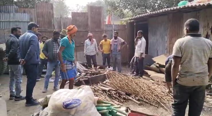 Breaking : साहिबगंज के कबाड़ दूकान में छापेमारी से मचा हड़कंप,10 ट्रैक्टर कीमती लोहे का समान जब्त