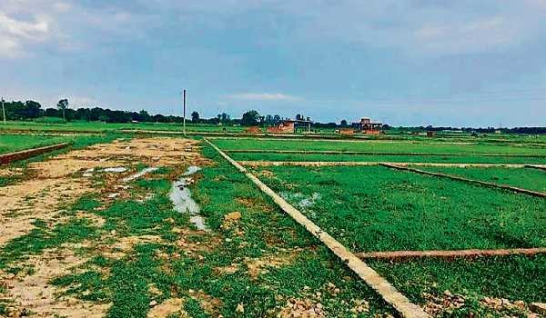 रांची के नगड़ी में जमीन की घेराबंदी को लेकर हंगामा, सीआरपीएफ जवानों व ग्रामीणों के बीच झड़प