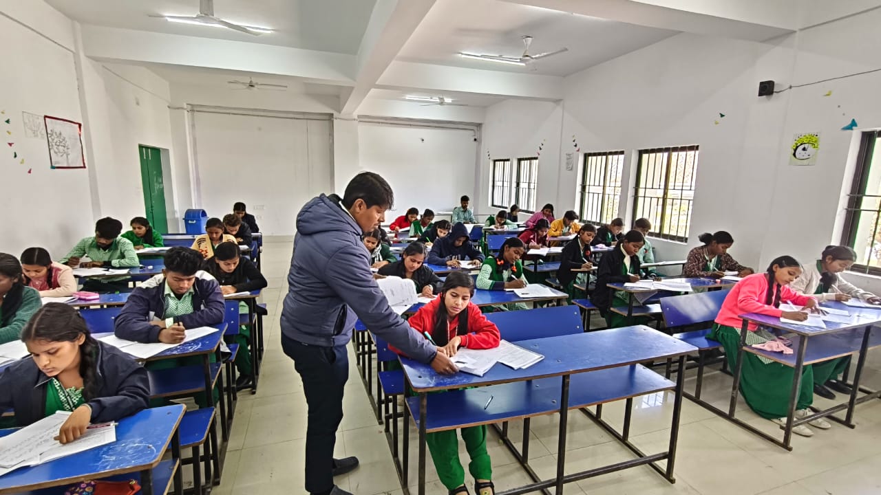 सीएम स्कूल ऑफ़ एक्सीलेंस में प्री-बोर्ड टेस्ट-2 परीक्षाएं शुरू, 11हजार से ज्यादा छात्र हुए शामिल