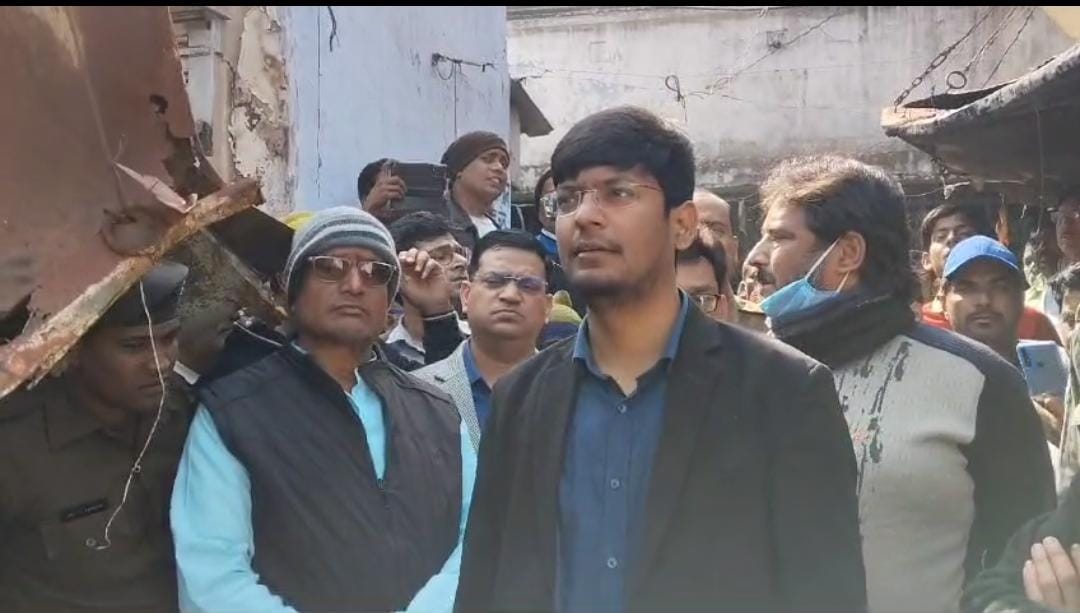 देवघर: मीना बाजार अगलगी मामला, 4 दिन में दो बार आग लगने के बाद जिला प्रशासन की नींद खुली, मुआवजा का दिया गया आश्वासन