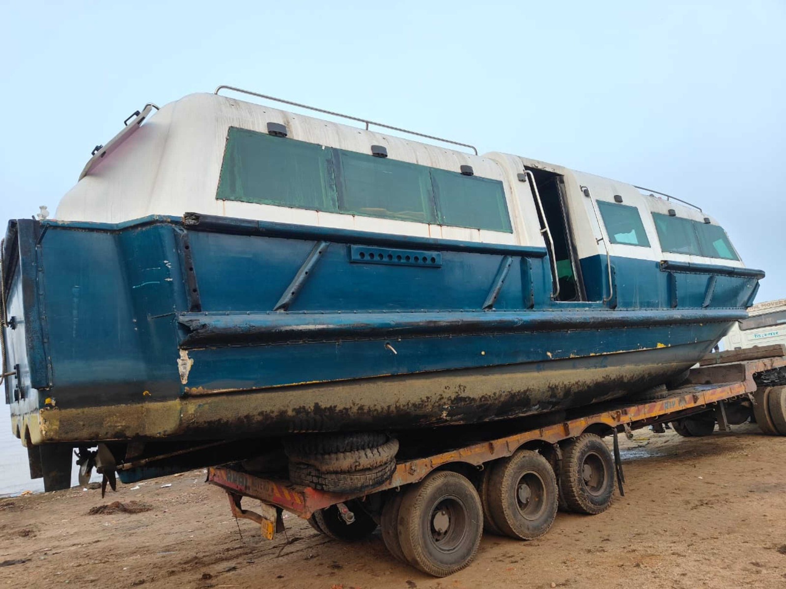 कुंभ भेजने की बात कह क्रूज को पतरातु डैम से निकाला, ट्रेलर पर लाद कर छोड़ दिया, सैलानियों में दिखी निराशा