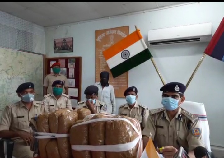 पुलिस की सतर्कता से तस्करों की चालाकी हुई नाकाम, यात्री बस से 19 किलो गांजा के साथ एक गिरफ्तार