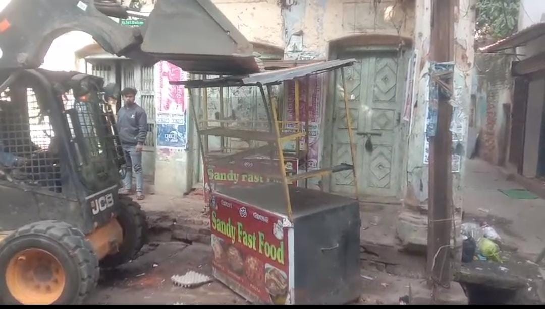 देवघर: अतिक्रमण के खिलाफ सख्त हुआ नगर निगम,अब सड़क किनारे दुकान लगाने पर इस एक्ट के तहत होगी कार्रवाई