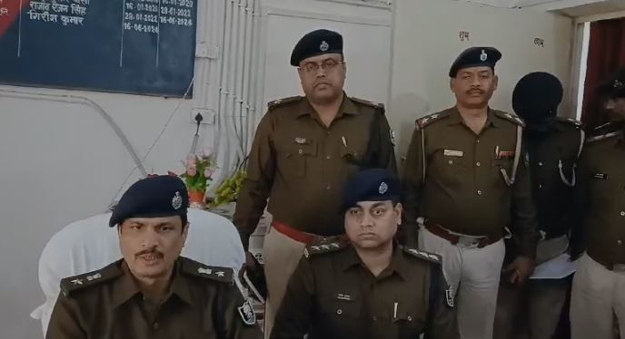 कैमूर में एक ट्रक से 54 लाख की अवैध शराब बरामद, दो गिरफ्तार