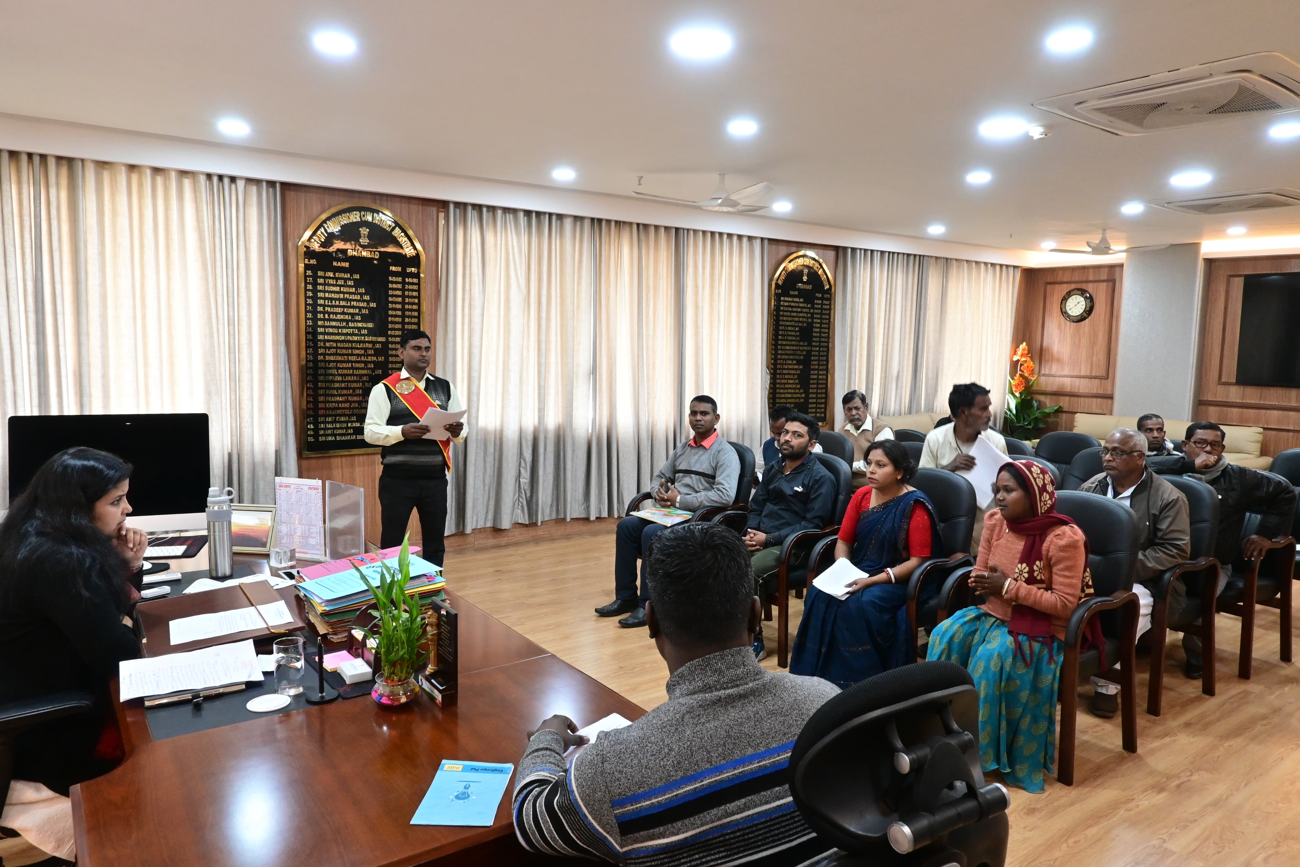 धनबाद: सेविका ने जब उपायुक्त से सीडीपीओ की शिकायत की तो डीसी ने क्या कार्रवाई की, पढ़िए डिटेल्स में 