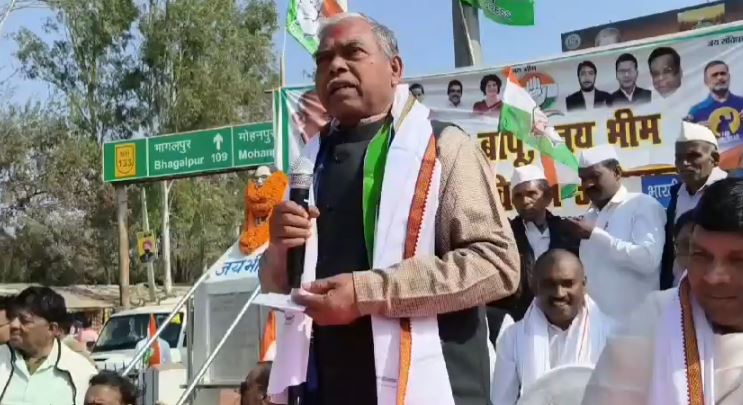 ये क्या बोल गए राष्ट्रीय दल के प्रदेश अध्यक्ष! जिसके खिलाफ कांग्रेसियों ने खोला मोर्चा, उसे ही कह दिया राष्ट्रीय अध्यक्ष, देखिए वीडियो