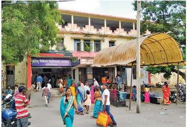 सदर अस्पताल में नर्स की दादागिरी, प्रसूता का आरोप-जब दर्द से कराहती थी तो नर्स दीदी मारती थी थप्पड़