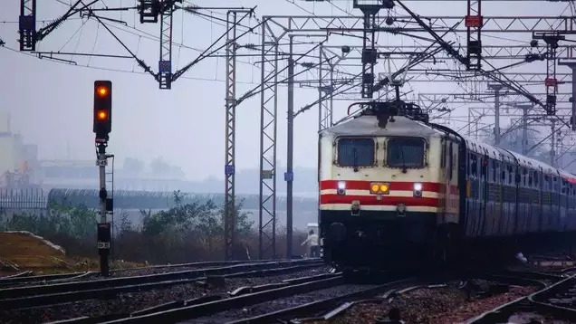 Railway News: अगर आप कही जाने की प्लानिंग किये हुए हैं  तो इस खबर को जरूर पढ़ ले,नहीं तो उठानी होगी परेशानी  