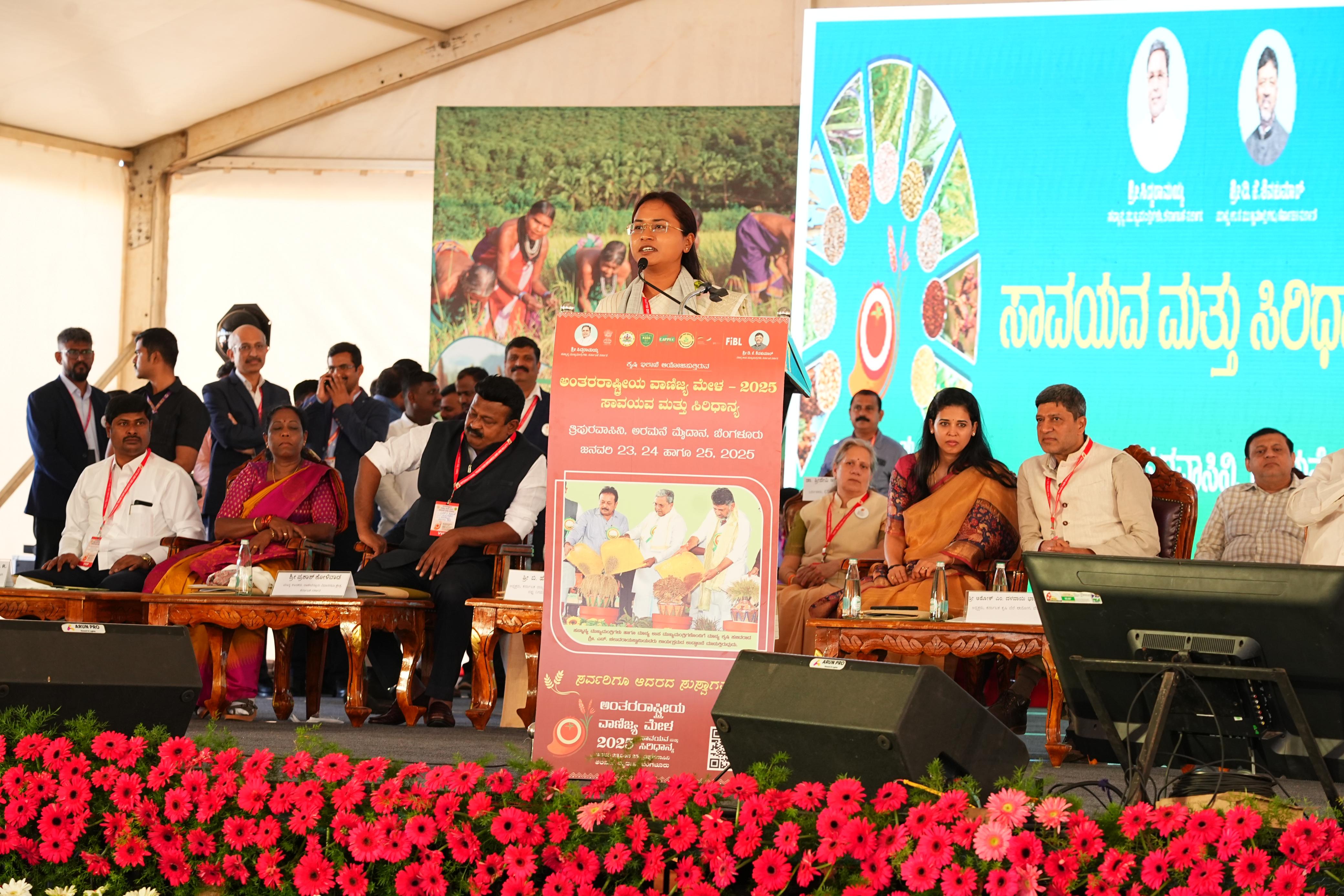 बैंगलोर में अंतरराष्ट्रीय व्यापार मेला शुरू,झारखंड के स्टॉल का मंत्री शिल्पी ने किया उद्घाटन,कहा- मोटा अनाज  की क्रांति आने वाले भविष्य की जरूरत