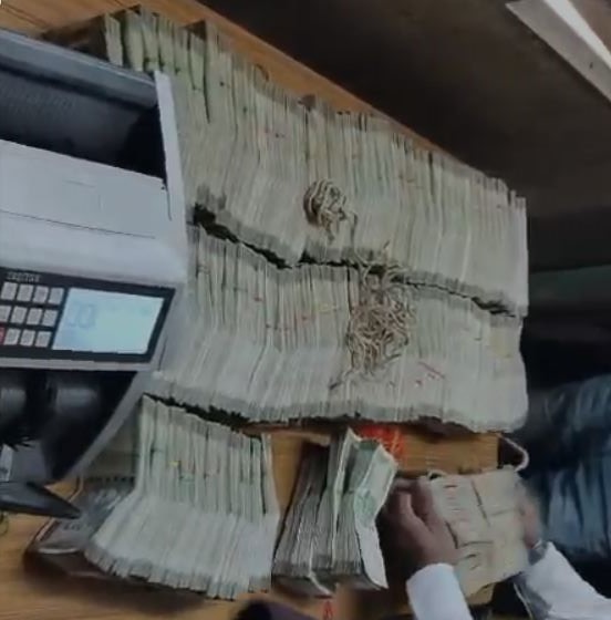 रांची: ऊर्जा विकास विभाग में करोड़ों के घोटाला मामले में ATS की बड़ी कार्रवाई, छापेमारी में 60 लाख रुपये बरामद, जानिए पूरा मामला