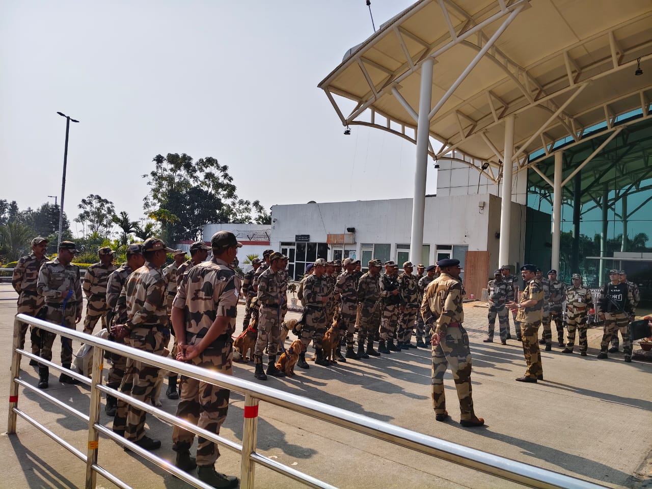 26 जनवरी को लेकर जिला पुलिस मुख्यालय अलर्ट, बिरसा मुंडा एयरपोर्ट पर चलाया गया विशेष चेकिंग अभियान