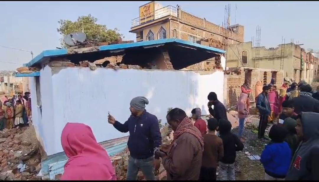 गिरिडीह के शीतलपुर में घर में तेज आवाज के ब्लास्ट, एक महिला की मौत, परिवार के सात लोग घायल