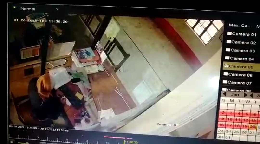 हथियार लहराते हुए आए अपराधी, पांच मिनट में बैंक से नौ लाख रुपए लूट कर हुए फरार