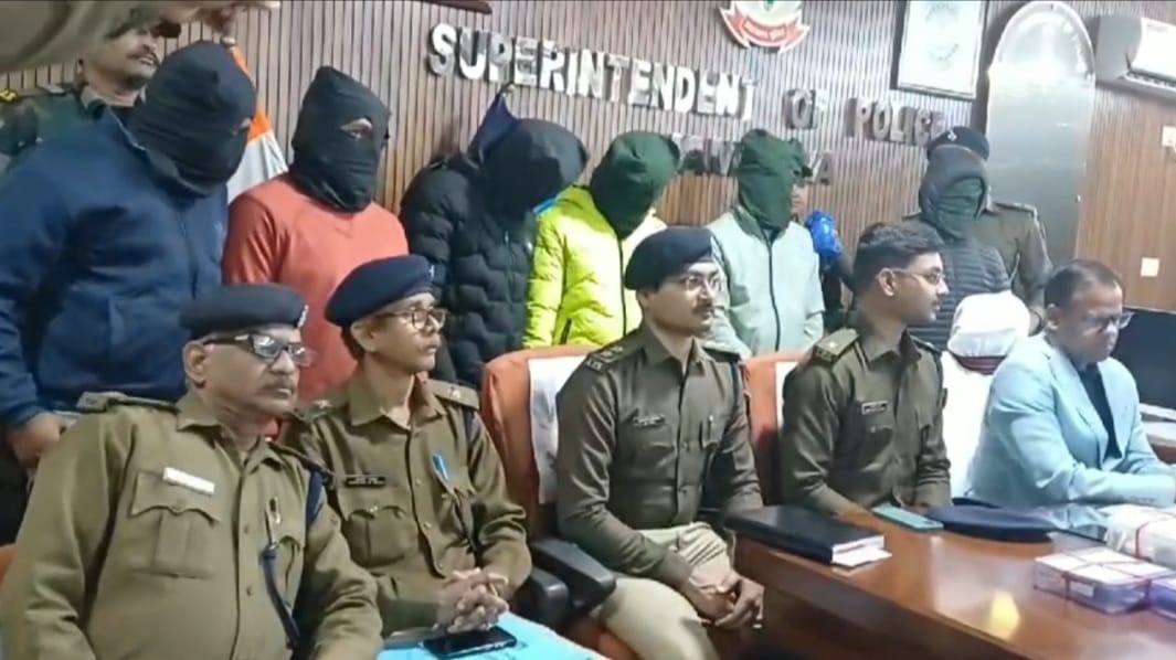 गैंग्स ऑफ़ जामताड़ा : फोन उठाओगे तो लुट जाओगे, पढ़िए -कैसे आगे निकल गया है यहां का साइबर ठग गिरोह 