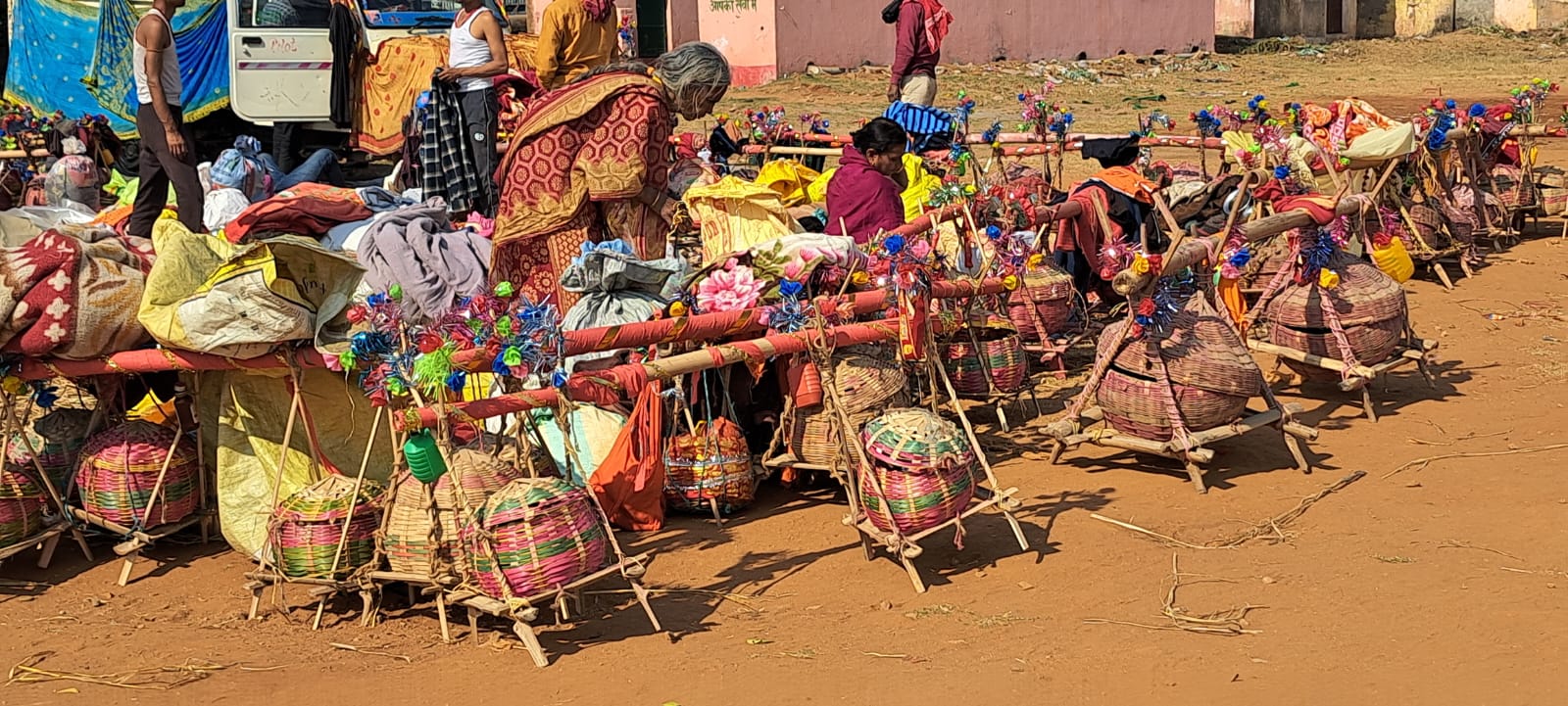 बसंत पंचमी पर कभी खचाखच भरी रहती थी मिथिलांचल वासियों से देवघर, लेकिन इस वर्ष क्यों हुई इनकी संख्या कम, पढ़िए पूरी खबर